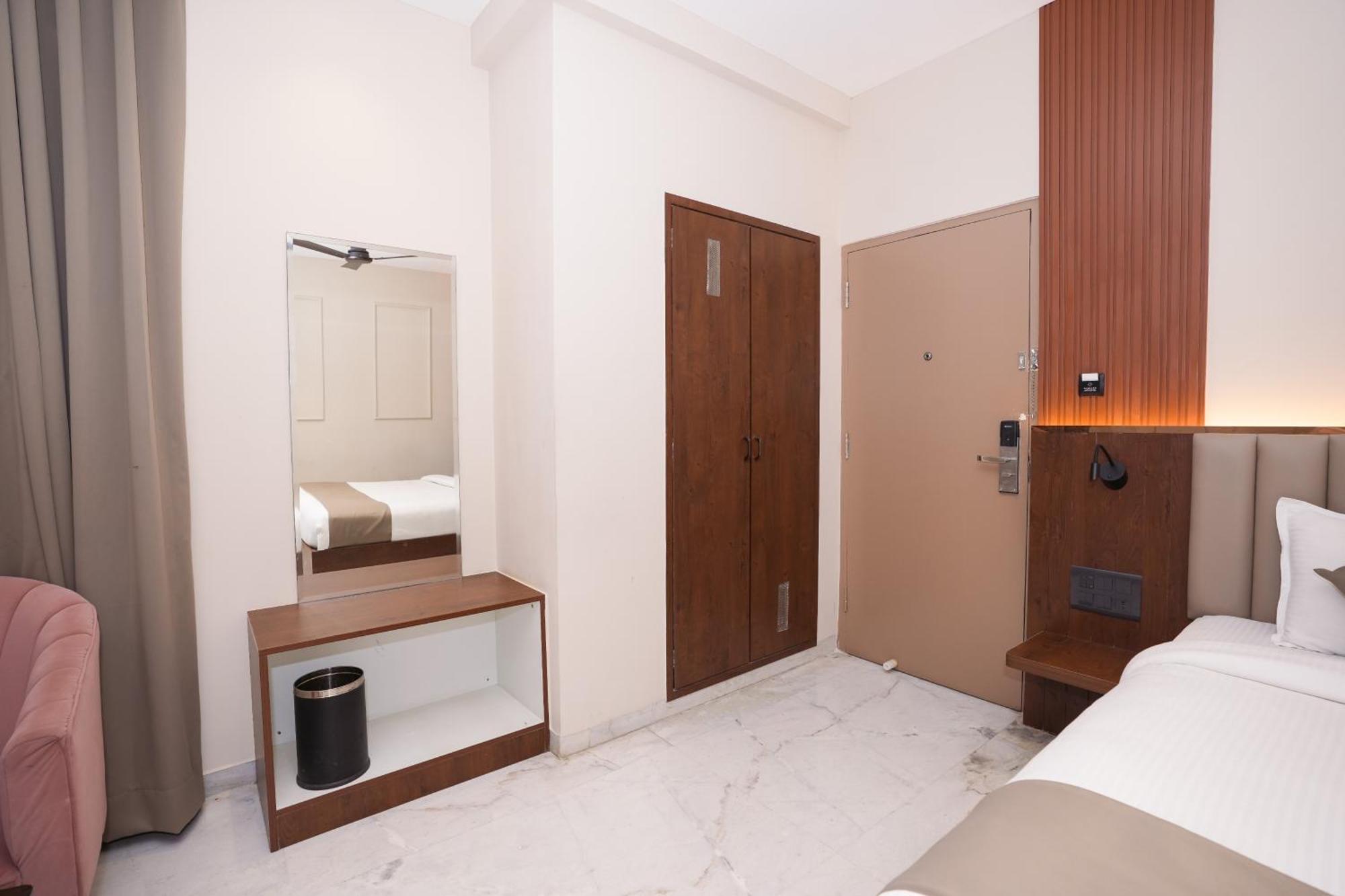 Vaishnavi Residency Hotell Bangalore Exteriör bild